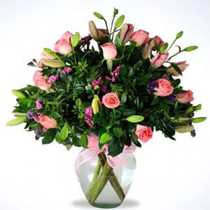 florero-de-lilis-con-rosas